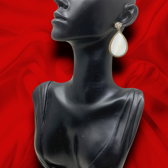 Vintage 1980's Monet Teardrop Dangle Pierced Earrings Faux MOP Couture Runway - Picture 4 of 6